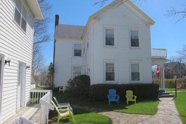 تختخواب و صبحانه Summers Country Inn