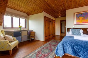 استراحتگاه Middlewick Holiday Cottages
