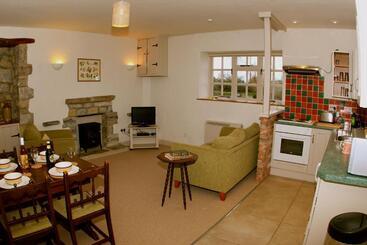 استراحتگاه Middlewick Holiday Cottages