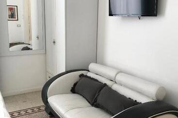 B&b Nike   Rooms Only