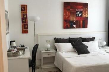 B&b Nike   Rooms Only