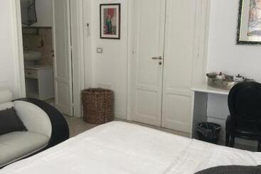 B&b Nike   Rooms Only