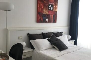 B&b Nike   Rooms Only