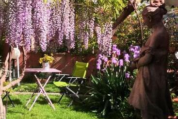 تختخواب و صبحانه Al Giardino Di Alice