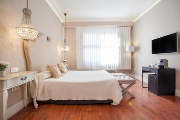 تختخواب و صبحانه Hi Valencia Boutique