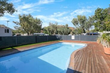 هتل Aaok Moondarra Accommodation Village