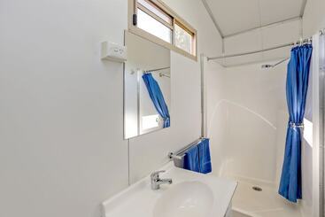 هتل Aaok Moondarra Accommodation Village