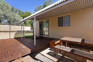 هتل Aaok Moondarra Accommodation Village
