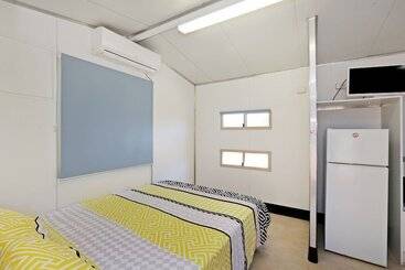 هتل Aaok Moondarra Accommodation Village