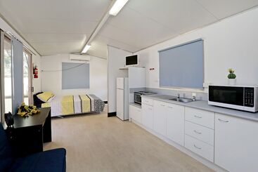 هتل Aaok Moondarra Accommodation Village