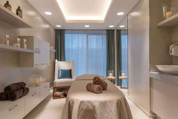 هتل Hilton Saint Petersburg Expoforum
