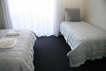 هتل Oceans Resort Whitianga