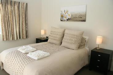 هتل Oceans Resort Whitianga