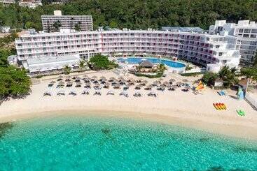 هتل Grand Decameron Cornwall Beach, A Trademark All Inclusive Resort