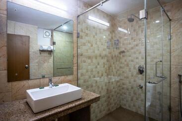 هتل Silver Sands Sunshine  Angaara