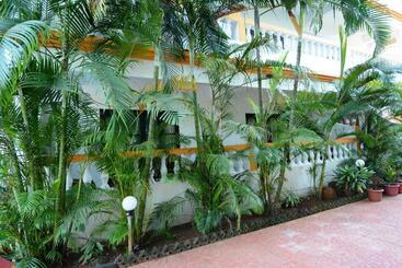 هتل Silver Sands Sunshine  Angaara