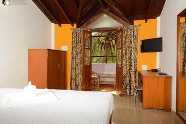 هتل Silver Sands Sunshine  Angaara
