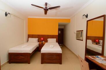 هتل Silver Sands Sunshine  Angaara