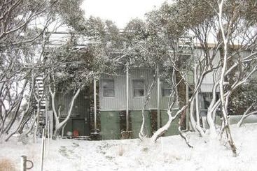 فندق Tanderra Ski Lodge