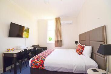 فندق على الطريق The Hallows Accommodation