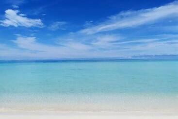 پانسیون Crown Beach Villas With Direct Access To The Bikini Beach