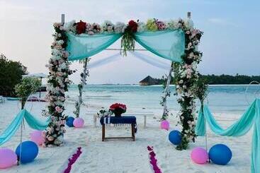 پانسیون Crown Beach Villas With Direct Access To The Bikini Beach