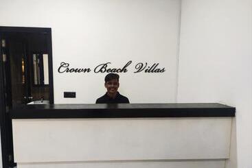 پانسیون Crown Beach Villas With Direct Access To The Bikini Beach