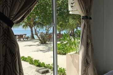 پانسیون Crown Beach Villas With Direct Access To The Bikini Beach