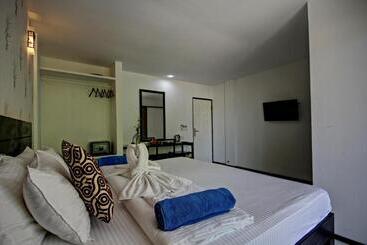 پانسیون Crown Beach Villas With Direct Access To The Bikini Beach