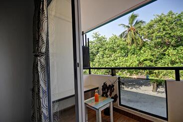 پانسیون Crown Beach Villas With Direct Access To The Bikini Beach