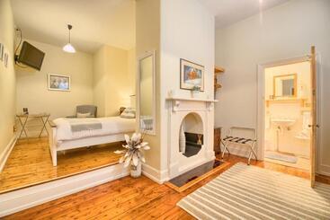 پانسیون Spencer Suites Albany