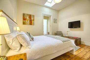 پانسیون Spencer Suites Albany
