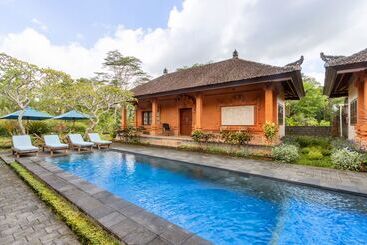 استراحتگاه Bon Nyuh Bungalows