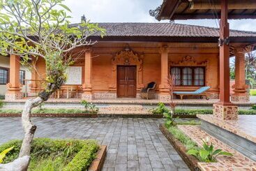 استراحتگاه Bon Nyuh Bungalows