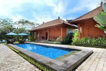 استراحتگاه Bon Nyuh Bungalows