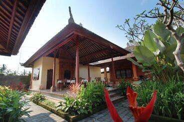استراحتگاه Bon Nyuh Bungalows