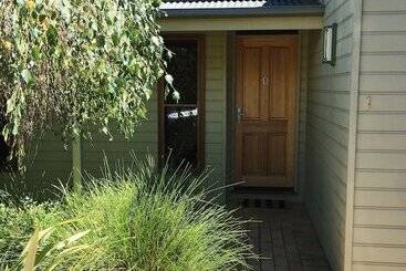 Abalina Cottages, Rotary Drive