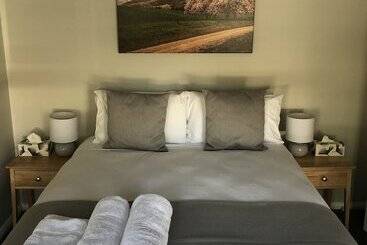 Abalina Cottages, Rotary Drive