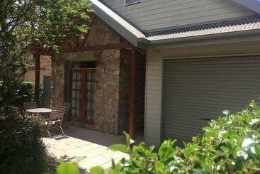Abalina Cottages, Rotary Drive
