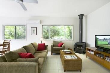 Abalina Cottages, Rotary Drive