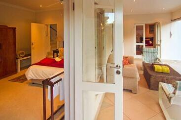 تختخواب و صبحانه Apple And Spice Guest House