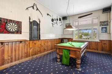 مسافرخانه Empire Hotel Queenstown