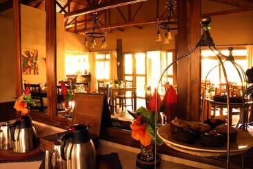 هتل Ahadi Lodge
