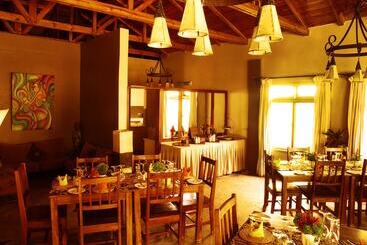 هتل Ahadi Lodge