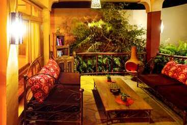 هتل Ahadi Lodge