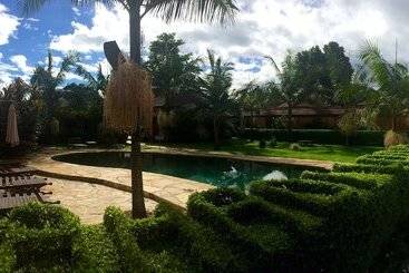 هتل Ahadi Lodge