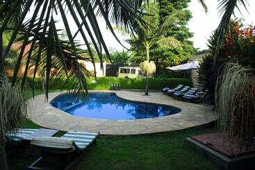 هتل Ahadi Lodge