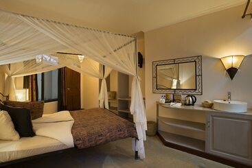 هتل Ahadi Lodge