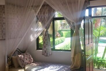 هتل Ahadi Lodge