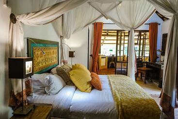 هتل Amanzi Lodge